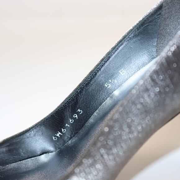 Vintage Stuart Weitzman Beauty Pumps | Size 5.5 | Metallic Silver | NIB - Picture 6 of 6